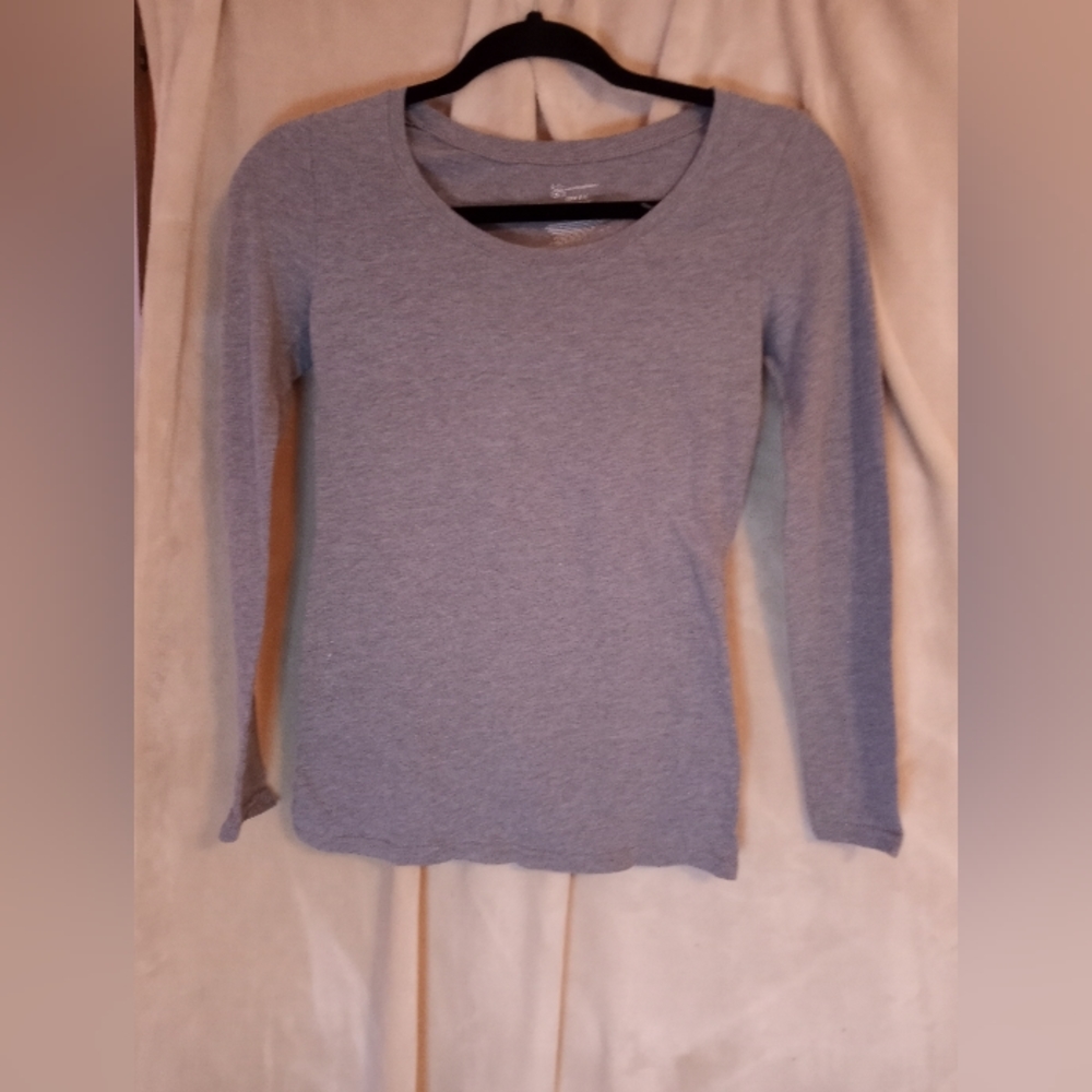 Long sleeve gray top.